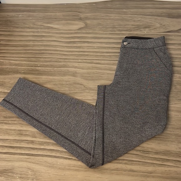 LULULEMON CITY TREK WOMENS GRAY TROUSER II SIZE 2 - Picture 4 of 16